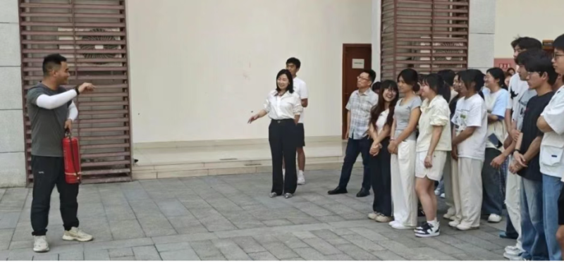 以演筑“防” 防患未“燃” ｜ 文化服务系开展消防疏散避险演习