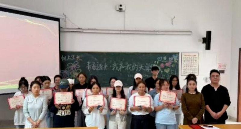 这场颁奖！TA们站上“C位”